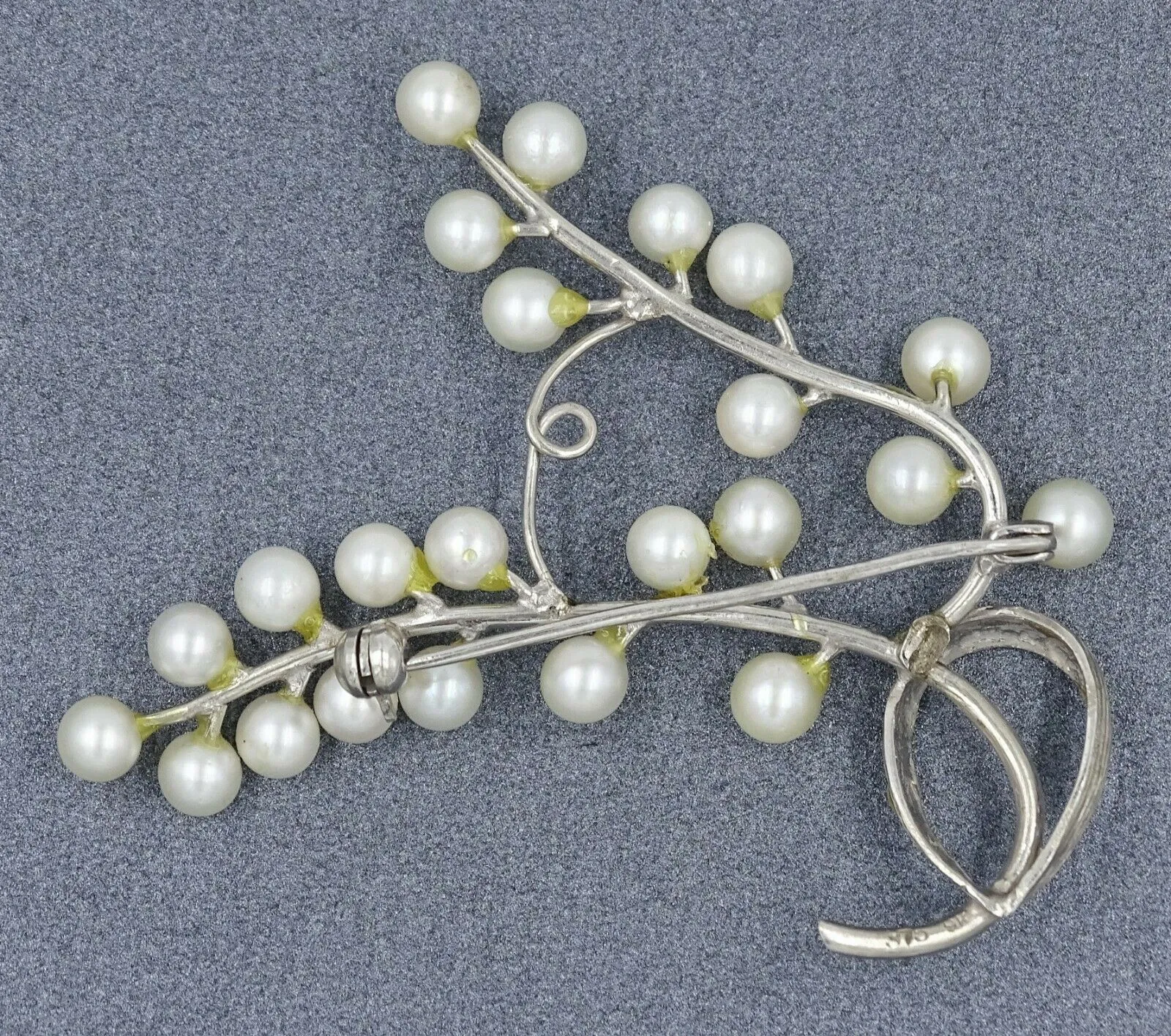 9ct White Gold Pearl Brooch