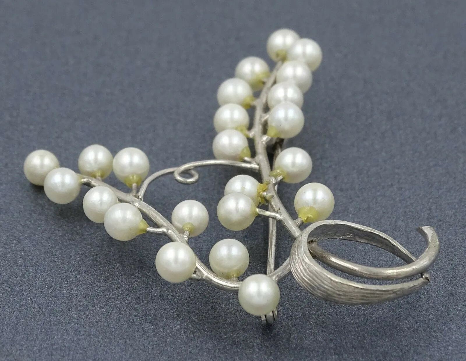 9ct White Gold Pearl Brooch