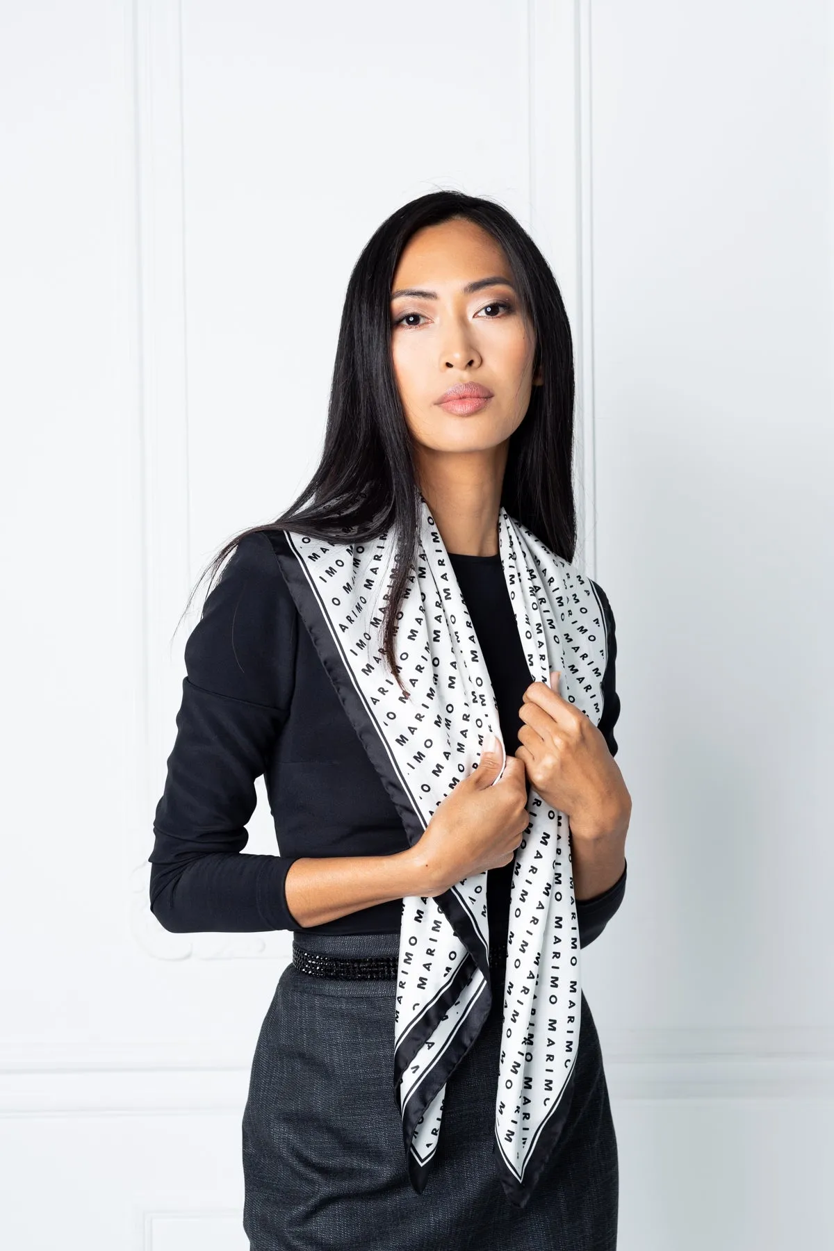 BLACK AND WHITE SILK TWILL MARIMO LOGO SCARF