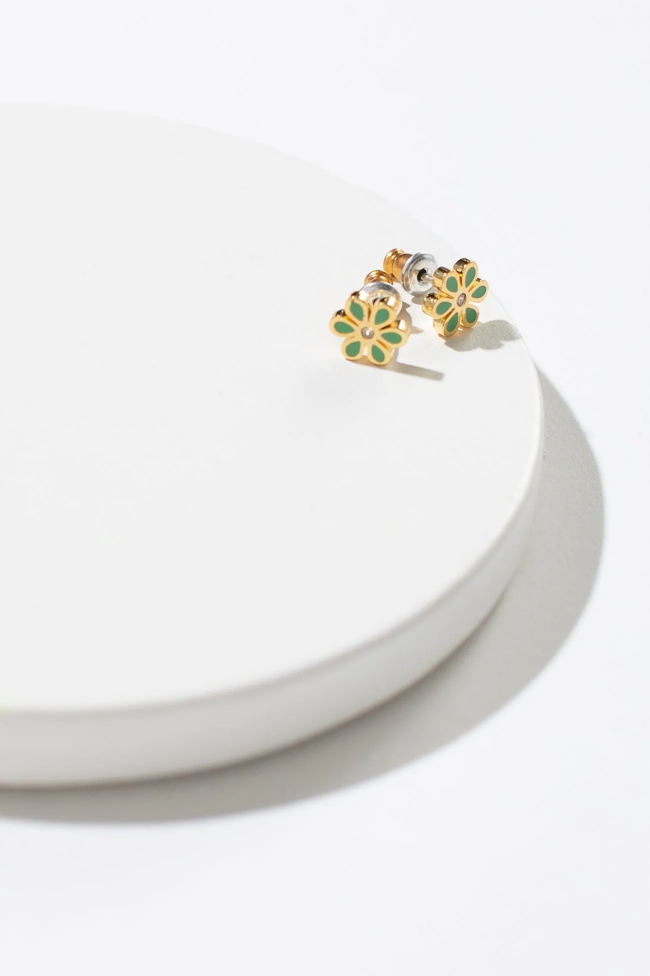 Cove Dainty Daisy Stud Earrings