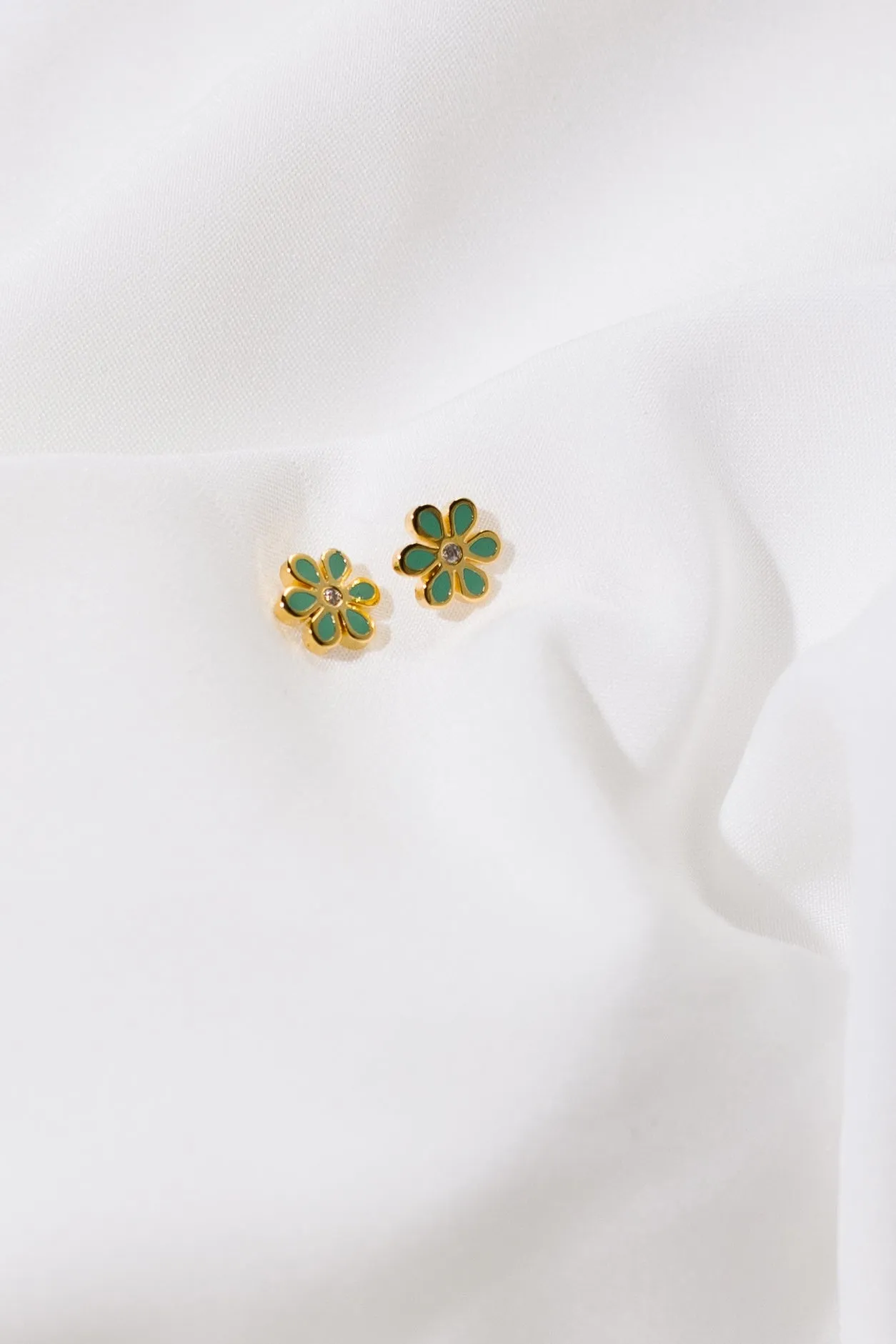 Cove Dainty Daisy Stud Earrings