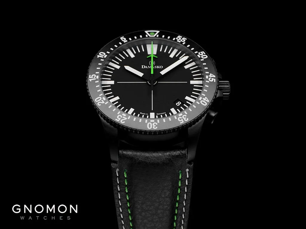 DC82 Green Black  - Central Minutes Chrono