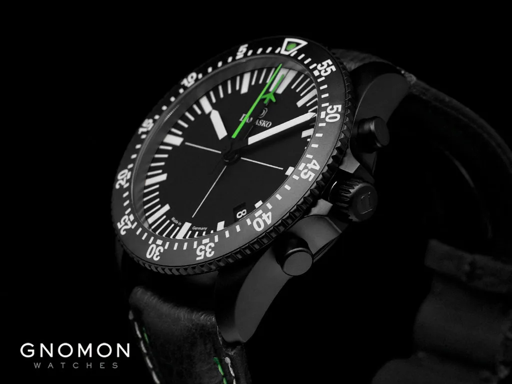 DC82 Green Black  - Central Minutes Chrono