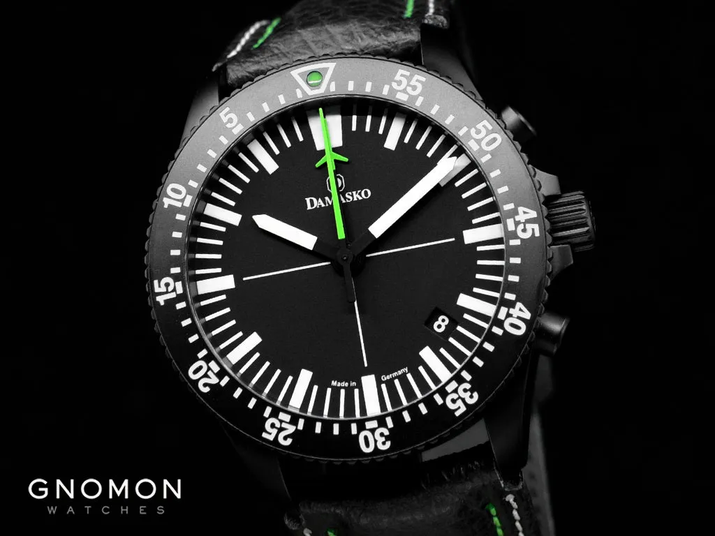 DC82 Green Black  - Central Minutes Chrono