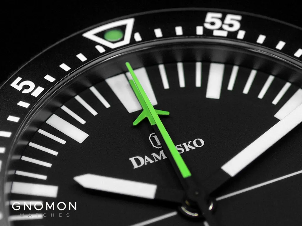 DC82 Green Black  - Central Minutes Chrono