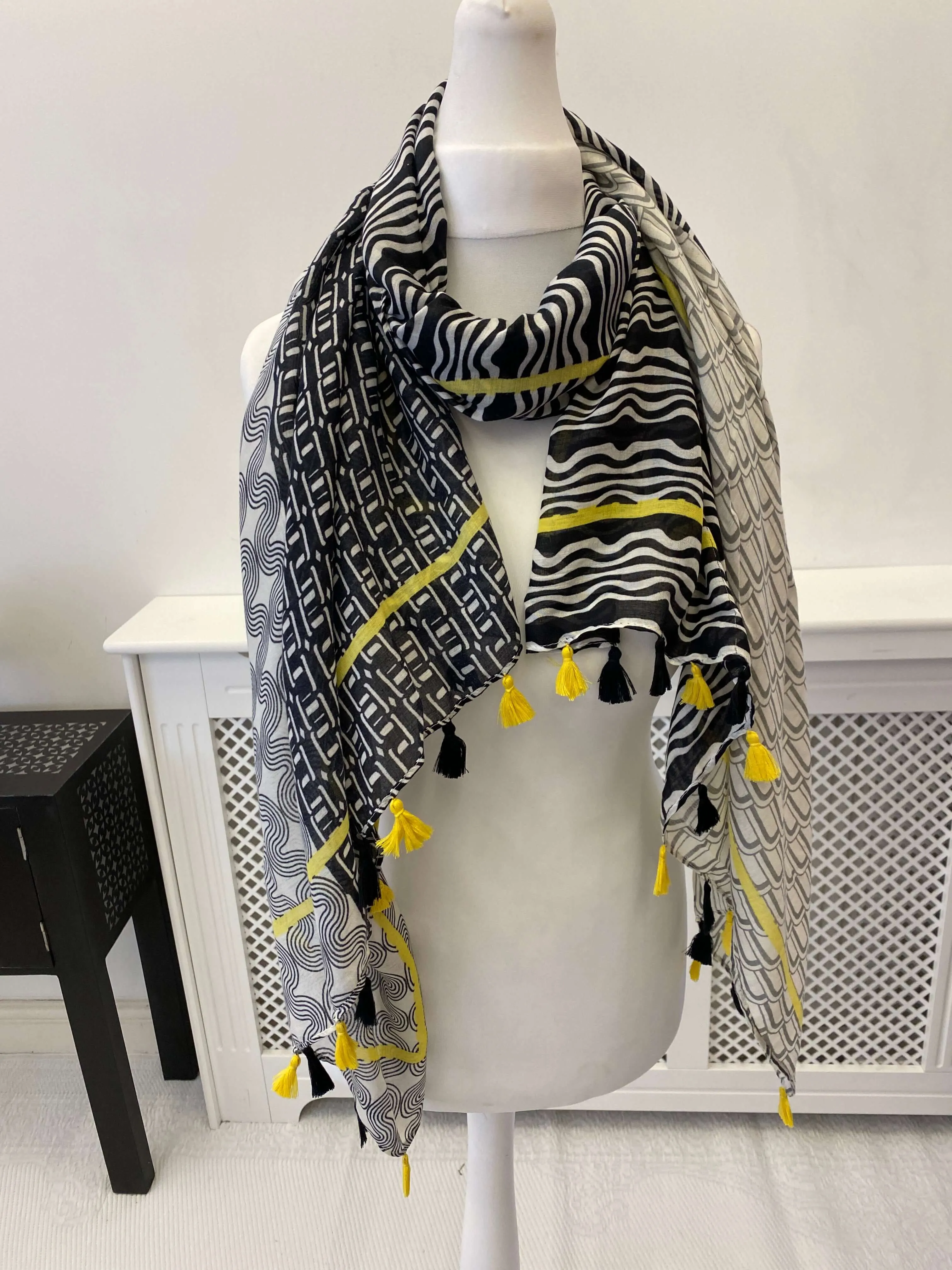 Ladies Swirl Tassel Scarf