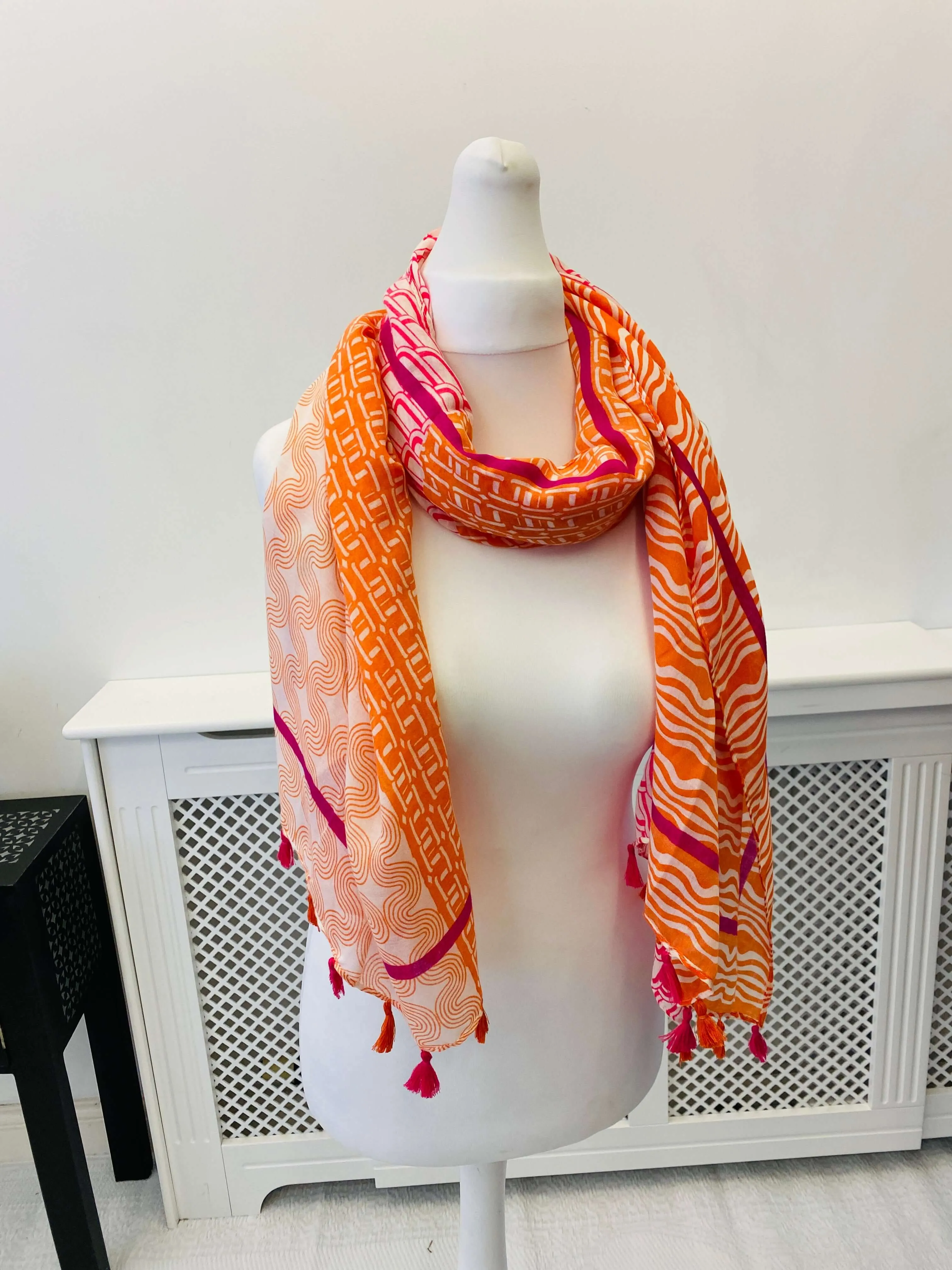 Ladies Swirl Tassel Scarf