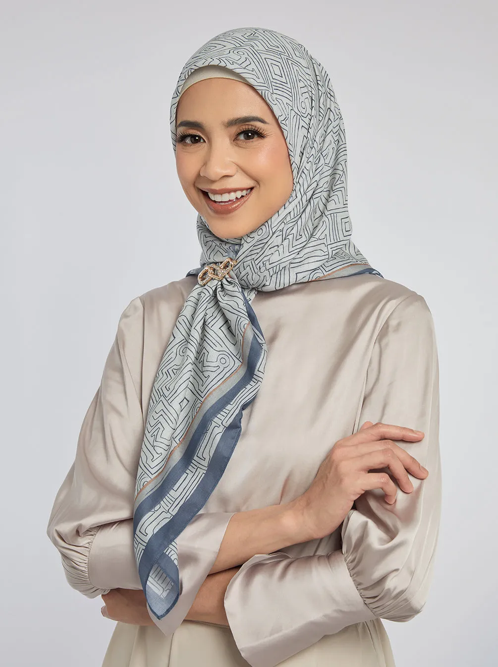 MONOGRAM MAZE SIGNATURE SCARF IVORY